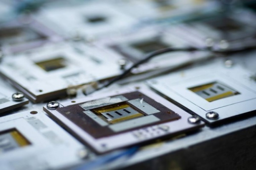 Pesquisadores desenvolvem primeira célula solar de perovskita com vida